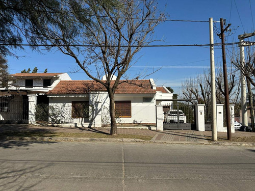 Casa En Venta En Arguello Una Planta
