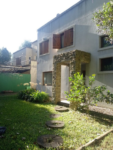 Venta De Casa 4 Amb Con 2 Baños, Parque, Parrilla Y Cochera
