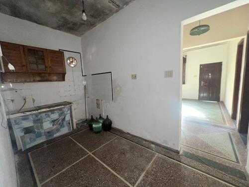 Venta Casa Sólida Con Amplio Terreno En Paso De La Arena, Padrón Único, 2 Dormitorios, Garage Varios Vehículos, Jardín, Fondo, Gran Potencial
