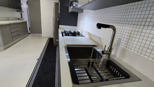 Re/max Activo Vende Hermoso Apto Tipo Penthouse En La Urbanizacion Prebo Cod. 276596