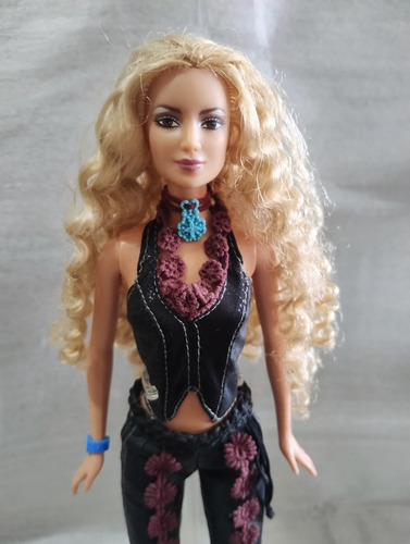 Muñeca Shakira Mattel Barbie 2002 Con Ropa Y Dije Originales (Usado)