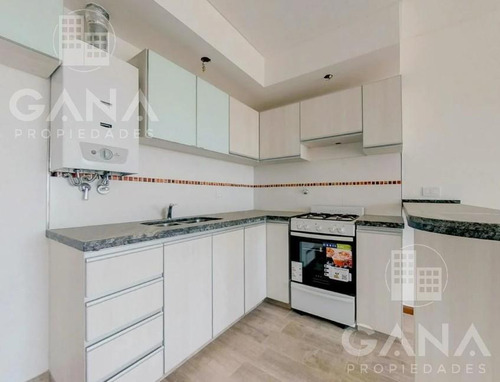 Venta De Departamento En San Lorenzo Comodo Loft Balcon Al Frente. Posibilidad De Cochera.