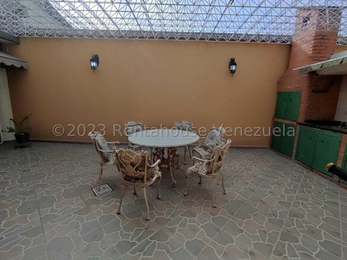 Casa En Venta Urbanizacion La Soledad Maracay Remodelada Pisos De Marmol Buena Ubicacion Zona Norte Kg:23-30429