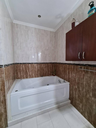Imagen 8 de 10 de Venta Townhouse En Mañongo Calle Cerrada Fatima Pestana 0424-1621777