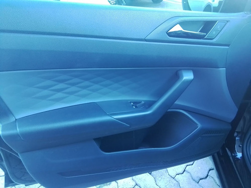 Volkswagen Polo 1.0 MPI MANUAL