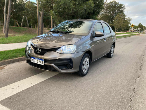 Toyota Etios 1.5 Sedan X