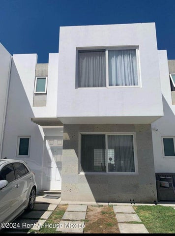 Casa En Venta En Paseos Del Bosque 3 Recamaras Amplio Jardin