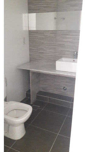 Imagen 5 de 6 de Venta Oficina Casi Nueva Con Garage , Frente A La Española !!