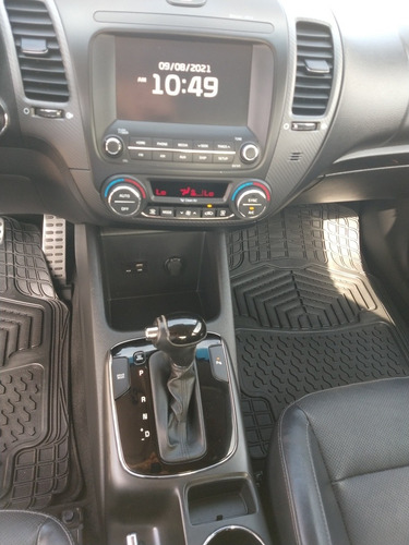 Imagen 13 de 15 de Kia Forte 2.0 Hb Sx At 2018