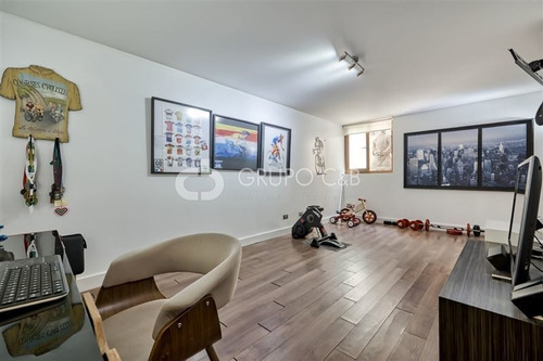 Imagen 17 de 24 de Casa En Venta 4 Dorm.+ Subterráneo + Sala De Estar E