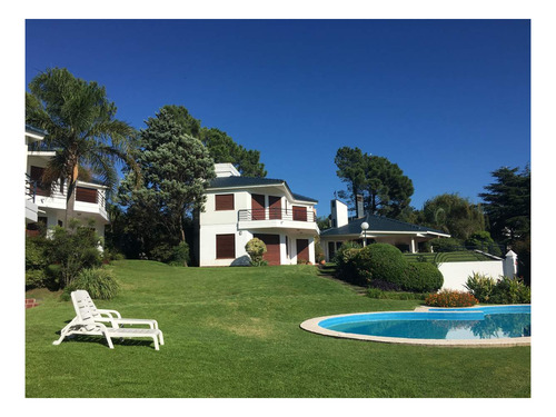 Imagen 2 de 19 de Complejo De 3 Casas En Venta En Costa Azul - Carlos Paz. Al Lado Del Lago