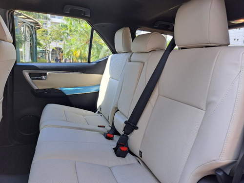 Toyota SW4 2.8 D-4D Turbo Diesel Diamond 7 Lugares 4x4