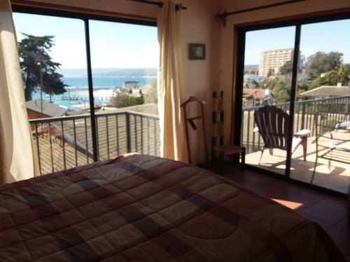 Casa 5 Dormitorios. 2 Baños. Quincho. Estac 2 Autos . Vista