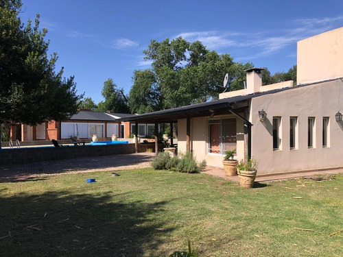 Casa En Venta - 5 Dormitorios 4 Baños - 10.062mts2 - San Miguel Del Monte
