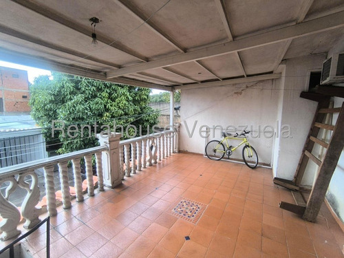 Bella Casa Duplex Ubicada En Conjunto Cerrado Con Vigilancia 24 Hrs, Sala Comedor Concepto Abierto, Cocina Empotrada Moderna Con Tope De Cuarzo,area De Faena, Patio,terraza Con Escaleras Independiente