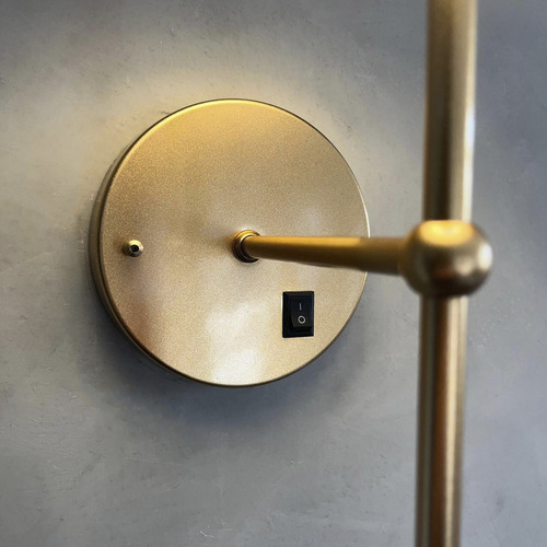 Arandela Parede Colonial Com Interruptor Na Base E Cupula Estrutura Dourado Com Branco 127/220v