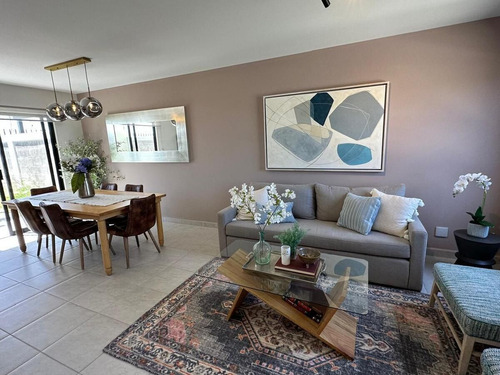 Casas En Venta En La Meseta, 3 Recamaras, 1.5 Baños, 2 Estacionamientos, Alberca