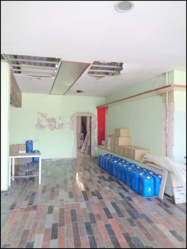 Local Industrial O Depósito De 1100m2 Sobre Av. Gral Flores