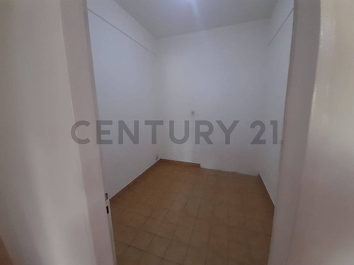 Pventa De Departamento 3ambientes Con Dependencia, Escritorio O 3era Habitacion En Almagr...