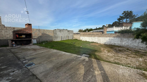 Casa De Tres Dormitorios En Alquiler En La Floresta