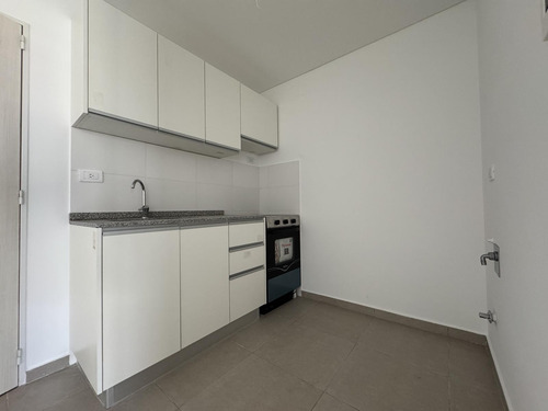 Oportunidad! Departamento De 2 Dormitorios Con Balcón
