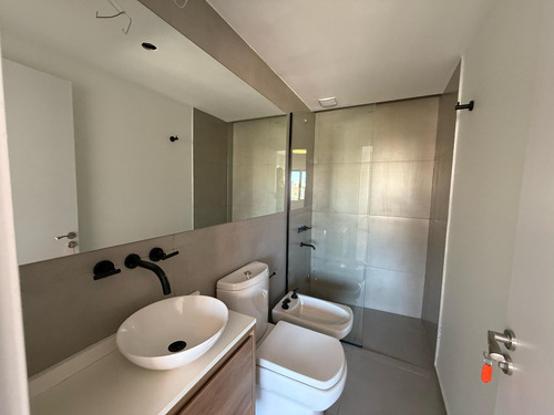 Venta Departamento De 120m² · 4 Ambientes 1 Cochera Amenities Barrio Lourdes, Distrito Centro