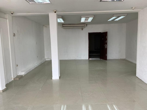 Imagen 3 de 4 de Vende Local Diagonal Al Central Madeirense110m² 2 Baños Av. El Ejercito Nueva Barcelona