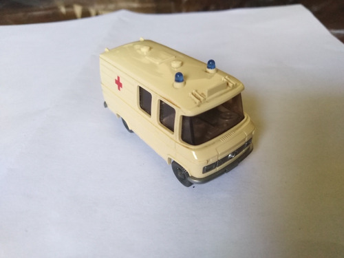 Mercedes Benz Ambulancia  De Wiking 1:87
