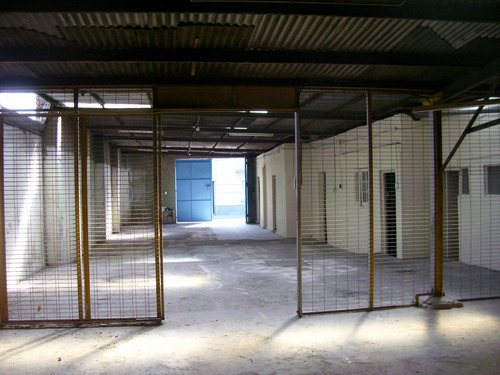 Bodega Próximo Metro Eistein