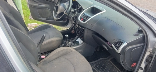 Peugeot 207 2011 1.4 Quiksilver 75cv