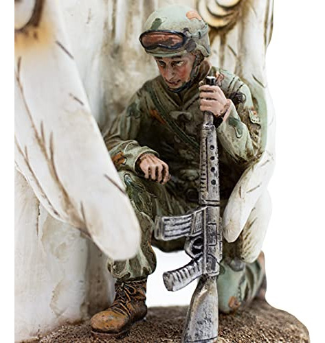 12 Ángel De La Guarda Protegiendo Y Rezando Con El Soldado