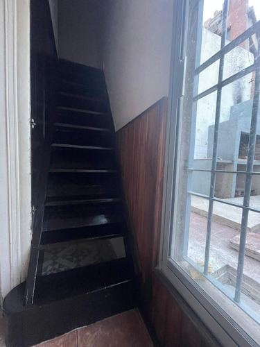 Alquiler De Casa Estilo Apartamento De 4 Dormitorios En General Flores Y Propios Con Garaje Y Patio Con Parrillero Por Favor Tener Garantia: Anda Ó Cgn.