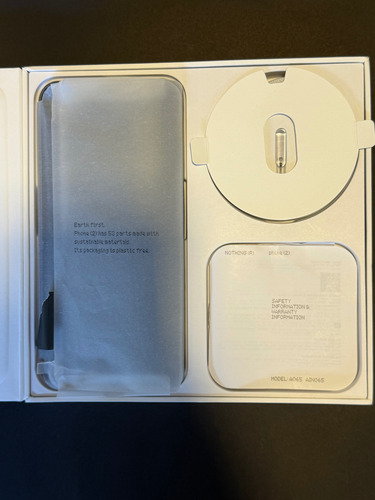 Nothing Phone 2 Dual 120hz 256gb 12gb S8+gen1 50+50mp Cs32mp (Usado)