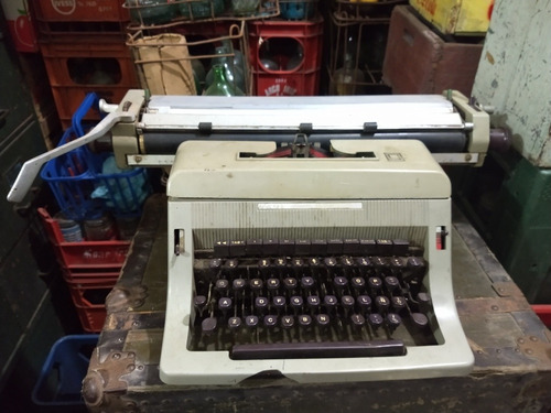Antigua Maquina De Escribir Olivetti,para Decoración