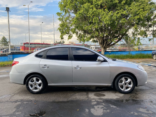 Imagen 12 de 25 de Hyundai Elantra Supreme Gls 2011