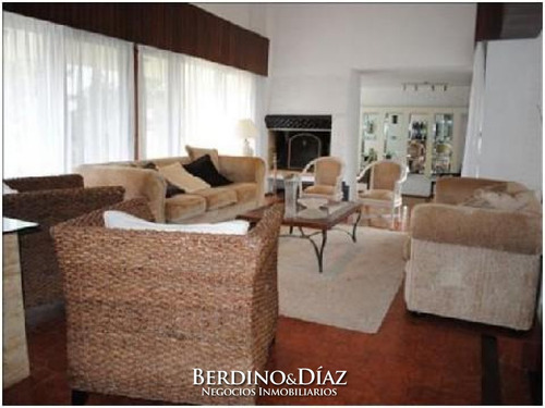 Hermosa Casa En Venta Con Un Entorno Natural Excepcional En Cantegril De Punta Del Este- Ref: 61