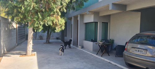 Casa En Venta - 3 Dormitorios 4 Baños - Cochera - 900mts2 - Ituzaingó