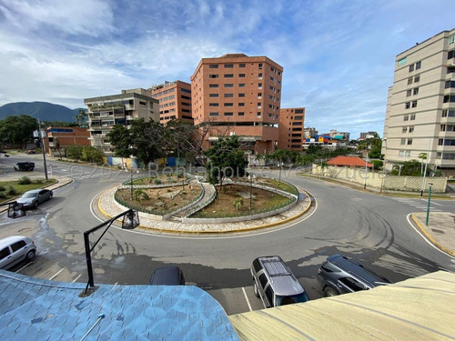 Edificio Comercial A La Venta En Playa Grande.locales,deposito,oficinas, Estacionamiento. 23-16262gm
