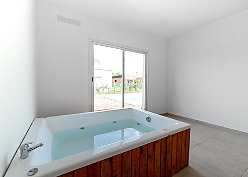 Venta Casa Pilar Del Este - San Ramon A Estrenar Con Pileta Y Jacuzzi