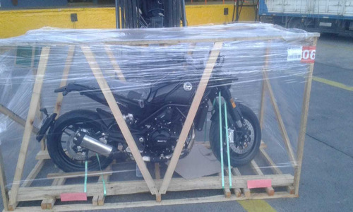 Imagen 3 de 8 de Benelli Leoncino 500 En Sbk Motos