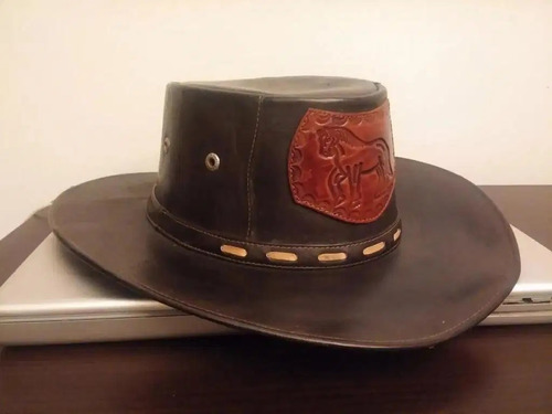 Sombrero En Cuero Negro Con Talla De Caballo Importado