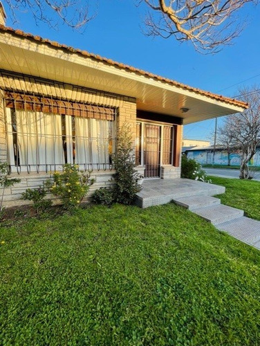 Imagen 1 de 22 de Venta Chalet En Ph Indep 4 Amb. Reciclado. Garage. Patio Y Terraza. Zona Punta Mogotes. Oportunidad