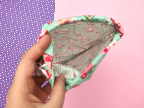 Imagem 3 de 5 de Saquinho Porta Sunga Ou Biquíni Infantil Plastificado Dentro