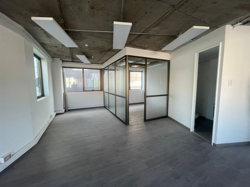 Oficina En Arriendo En Providencia. Sector Los Leones