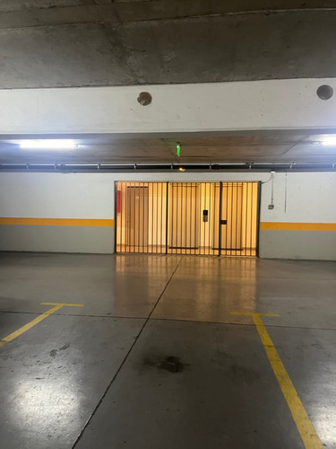 Estacionamiento En Excelente Ubicación, Cercano A Metro
