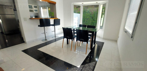 Apta Credito. 3 Dormitorios Y Area De Servicio. Lote Interno.