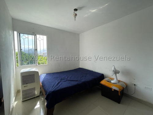 Maria Elena Latouche Te Ofrece En Venta Excelente Penthouse Cuenta Con Pozo Terrazas De San Diego. Mels 24-14795