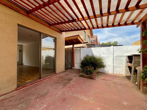 Cómoda Casa Con Excelente Ubicación En Buin