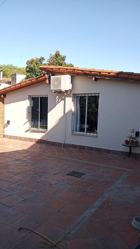 Imagen 13 de 15 de Confortable Casa Quinta En Venta En El Centro De Fco. Álvarez