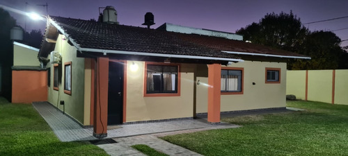 Imagen 4 de 17 de Venta De Casa De 3ambientes,parque,piscina Y Quincho En Pilar